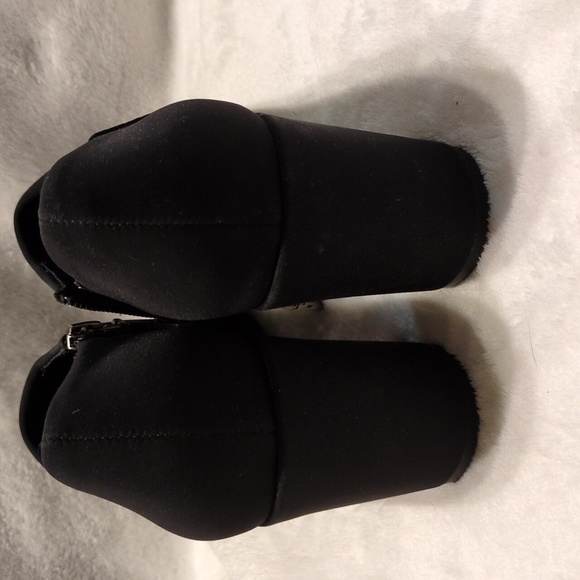 Donald J. Pliner Leather And Nylon Booties 8.5 Black - Picture 11 of 11